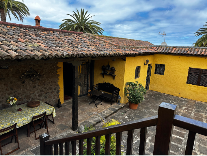 Hospédate con nosotros en una casita antigua con piscina privada en Tenerife