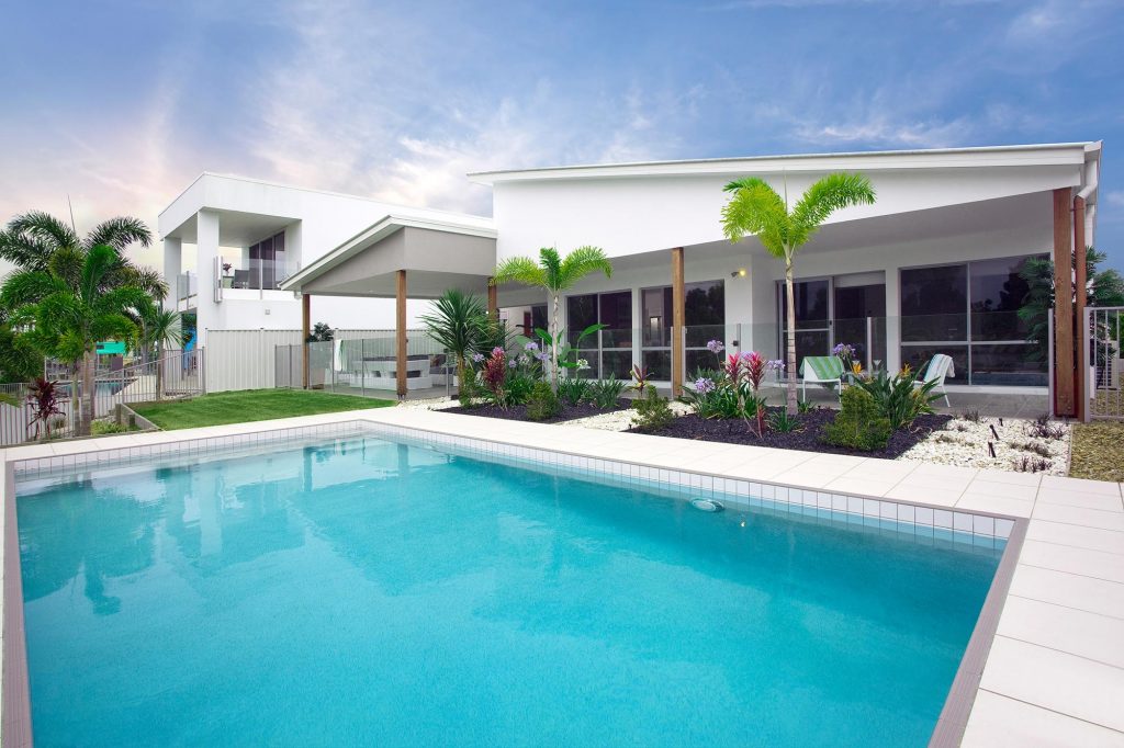 Villa moderna con piscina y palmeras gestionada por Canary SuperHost