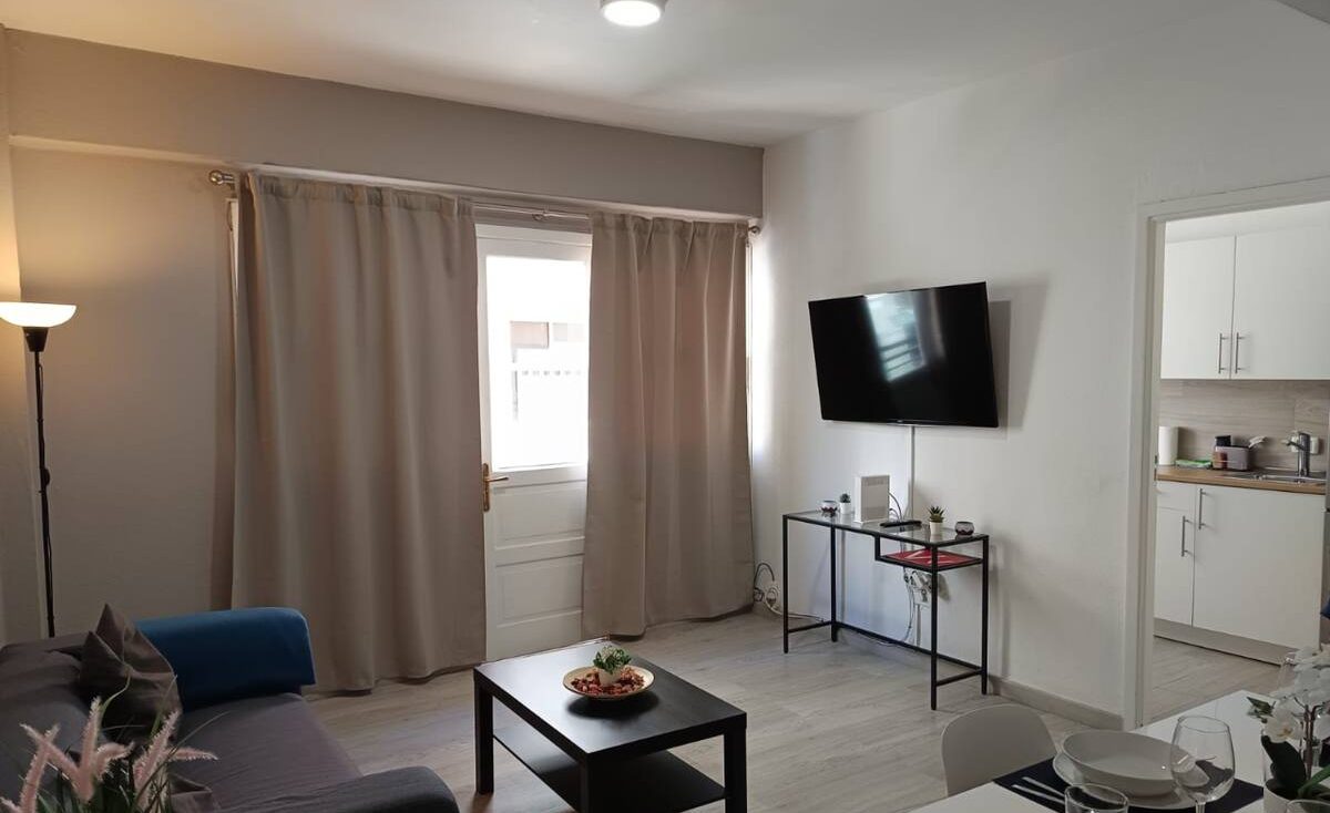 Hospédate con nosotros en este apartamento con vistas al mar en Tenerife