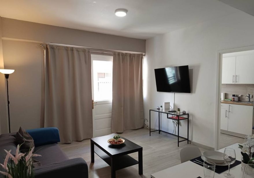 Hospédate con nosotros en este apartamento con vistas al mar en Tenerife